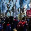 aksi unjuk rasa di front kawasan Monumen Nasional (Monas). Foto: tangkapan layar depan radarcirebon.tv