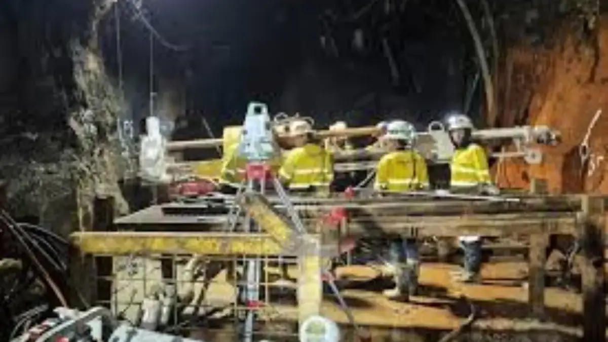 5 korban longsor pt freeport. Foto: tangkapan layar depan radarcirebon.tv