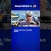Truk Tronton Tabrak Mobil