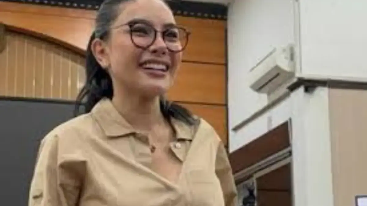 Resmi Nikita Mirzani Ditahan 4 Tahun dan Denda 1 Miliar, Ini Hal yang Memberatkan dan Meringankan nikita mirzani vonis 4 tahun penjara. Foto: tangkapan layar depan radarcirebon.tv