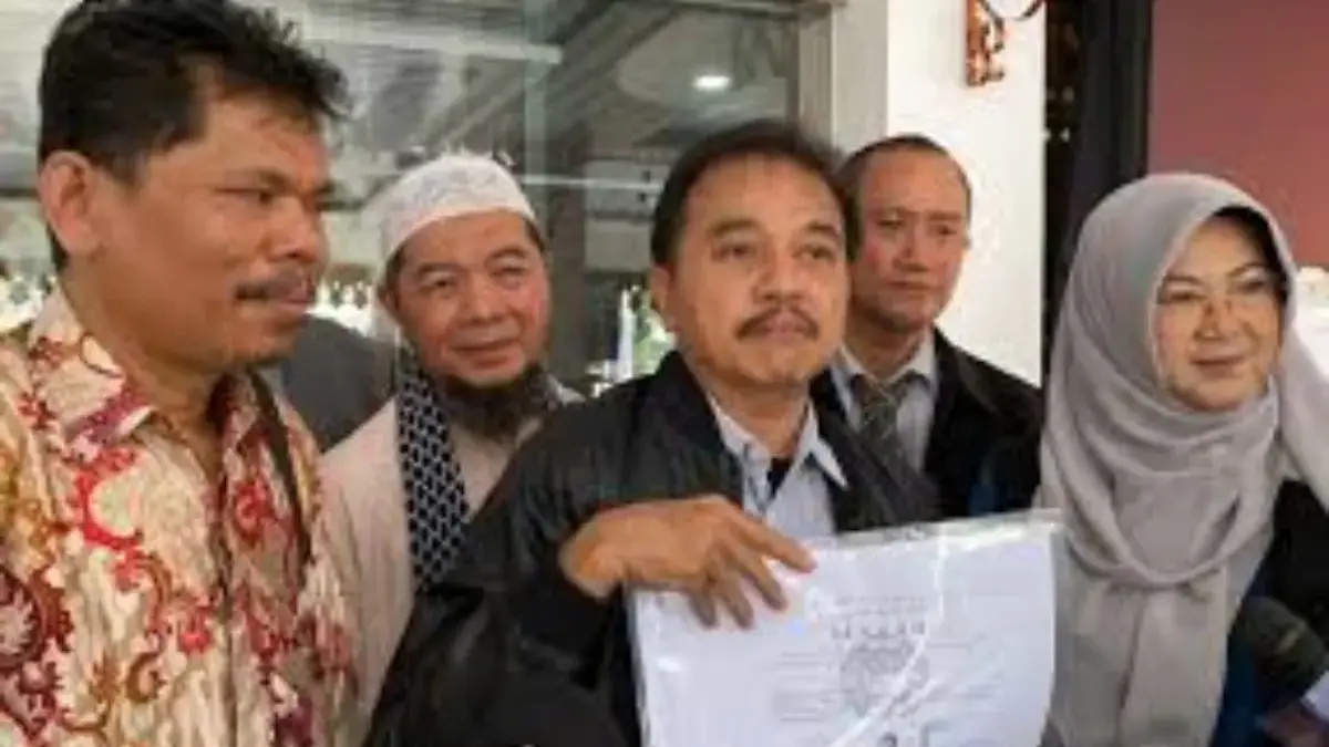 Salinan Ijazah Jokowi Widodo ke Roy Suryo. Foto: tangkapan layar depan radarcirebon.tv