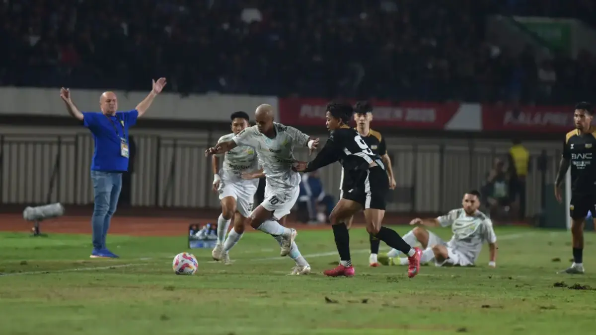 Pertarungan Penuh Emosi di GBLA: Kuipers & Edo Pulang, Mampukah Mereka Merusak Misi Sempurna PERSIB? Persib Bandung