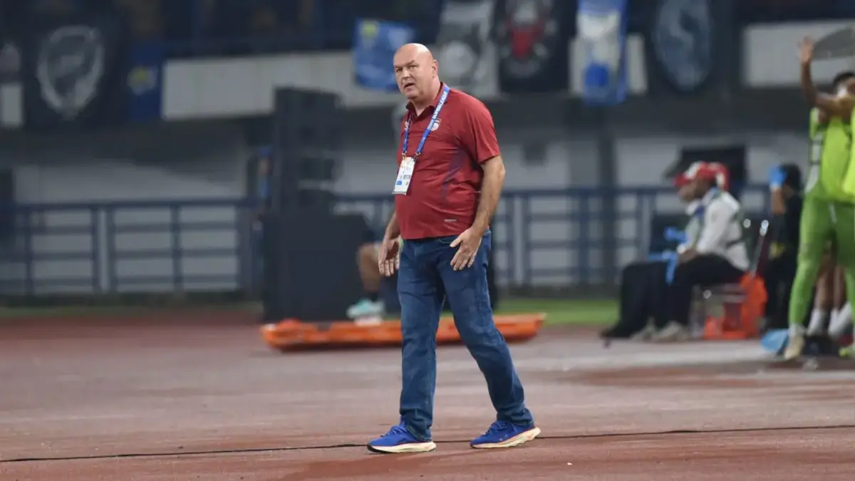 Tantangan Berat di Bishan Stadium: Bojan Hodak Tuntut Kemenangan Penuh Bojan Hodak