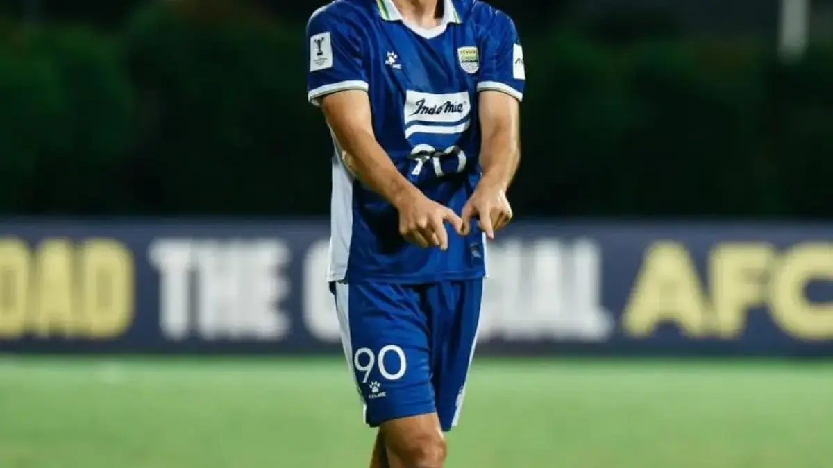 Misi Wajib Bangkit Persib di Pulau Garam, Ketajaman Andrew Jung Jadi Tumpuan Utama Andrew Jung pemain bola Persib