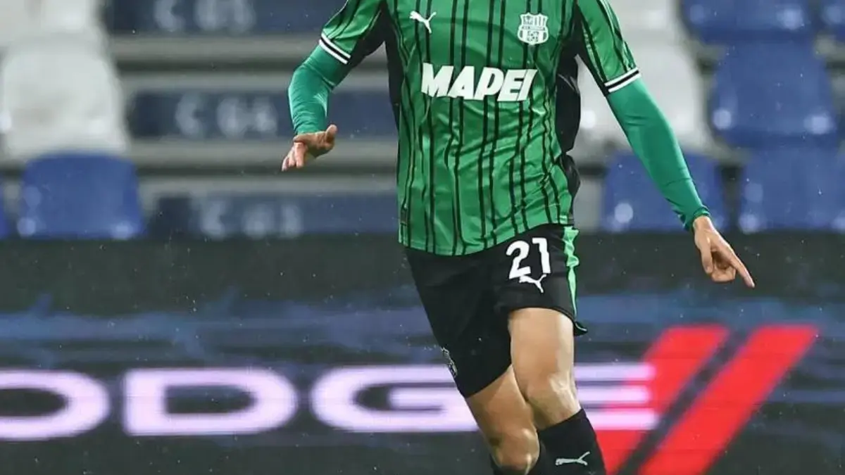 Evaluasi Kritis untuk Jay Idzes: Pelajaran Pahit Sassuolo saat Digasak Como Jay idzes