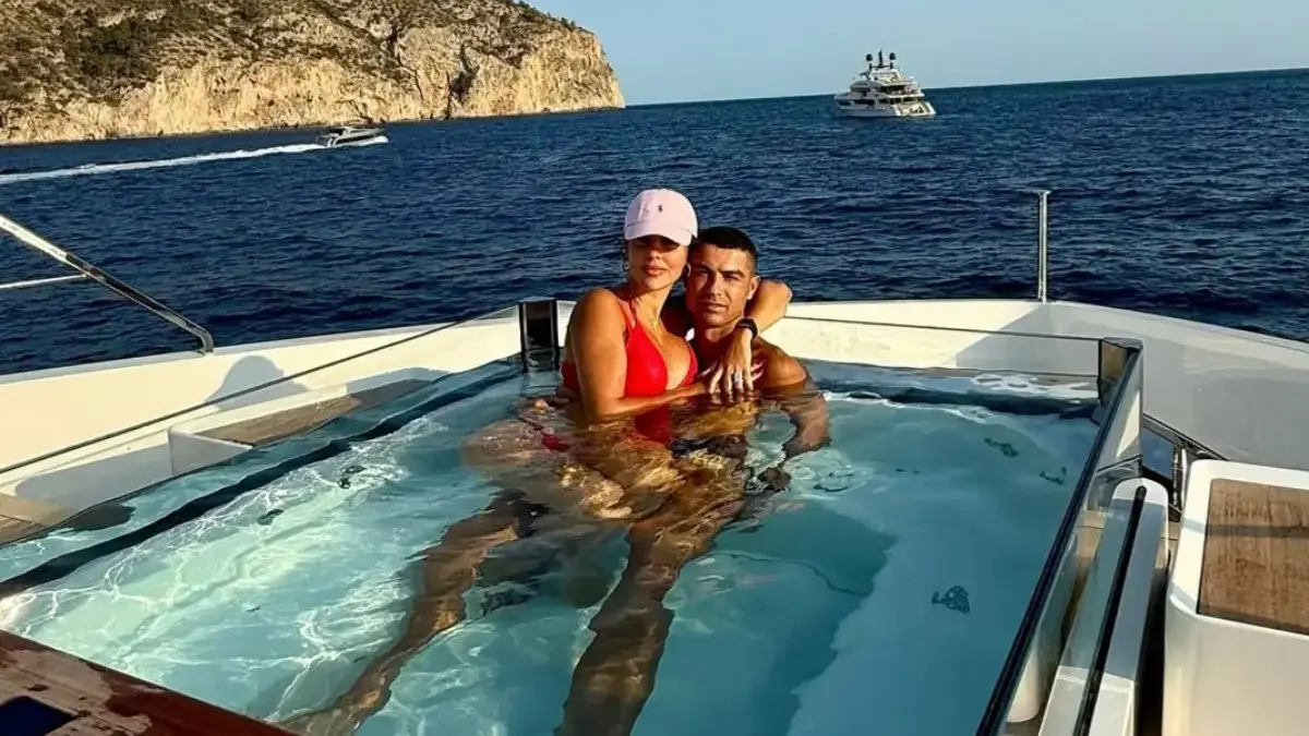 Cristiano Ronaldo Beberkan Momen Emosional di Balik Lamarannya pada Georgina Rodriguez Sepakbola Dunia