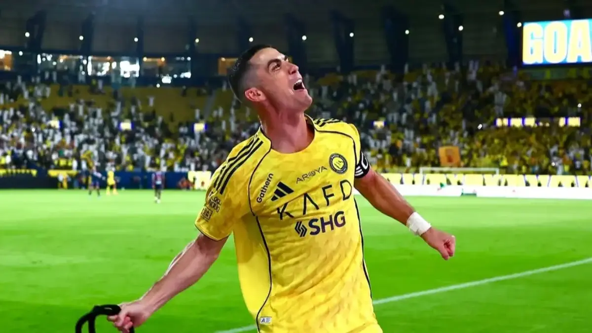 Mundur dengan Ledakan? Cristiano Ronaldo Umumkan Karier Tinggal 1-2 Tahun Lagi! Sepakbola Dunia