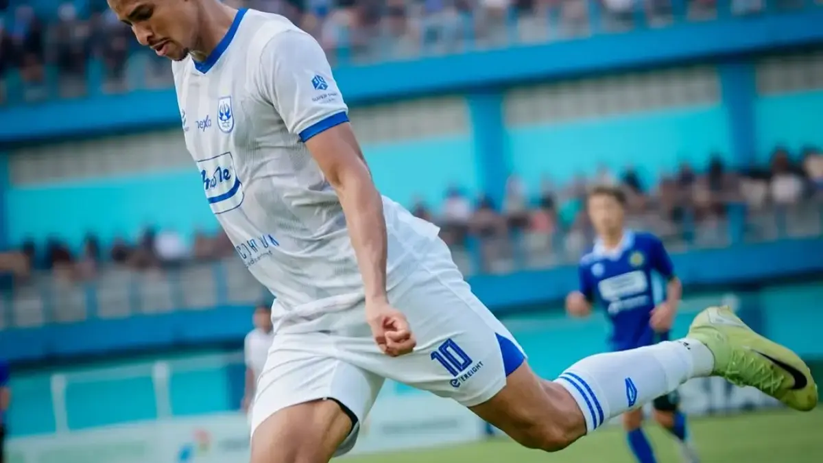 Tendangan Bebas dan Tandukan Maut: Igor Borong Gol, Persiku Permalukan PSIS Semarang 3-0 Persiku Kudus vs PSIS Semarang dengan skor telak 3-0 berlangsung pada Selasa (11/11/2025).