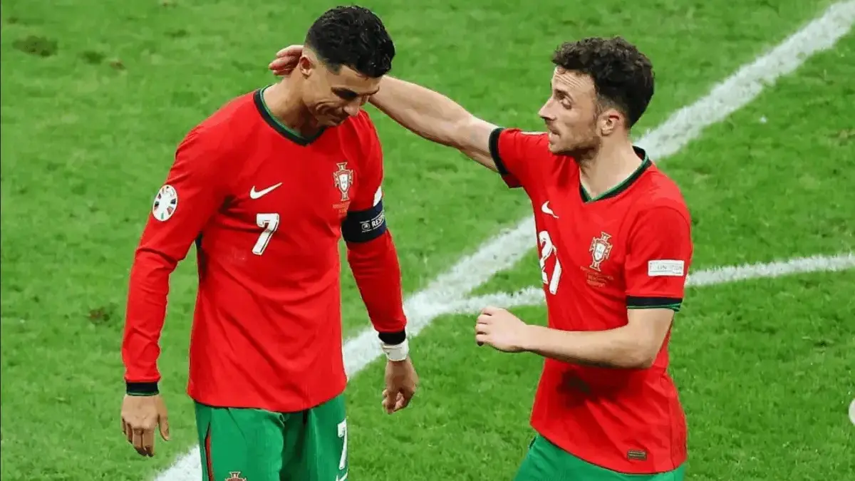 Cristiano Ronaldo Jelaskan Alasannya Absen di Pemakaman Diogo Jota foto