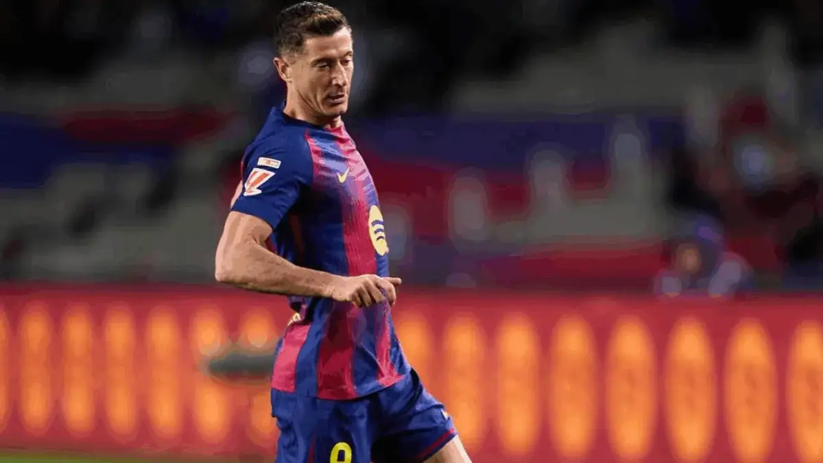 Diisukan Pensiun, Lewandowski Buka Suara Lewat Agennya! foto