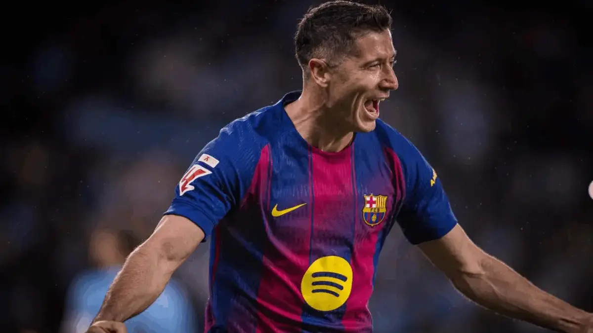 Belum Mau Putuskan Masa Depan, Lewandowski Bikin Barca Harap-Harap Cemas foto
