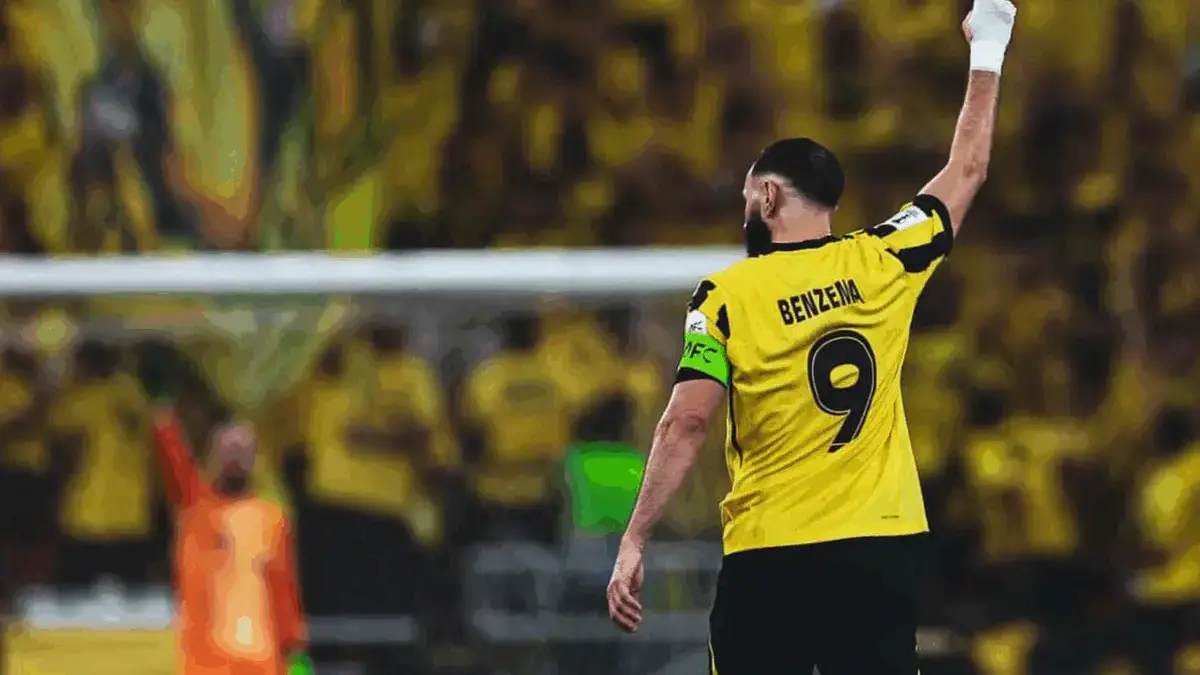 Isyarat Comeback! Benzema Siap Pulang ke Madrid Jika Perez Memanggil foto