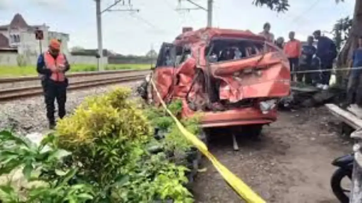 Kecelakaan Kereta Api Bangunkarta. foto: tangkapan layar depan radarcirebon.tv