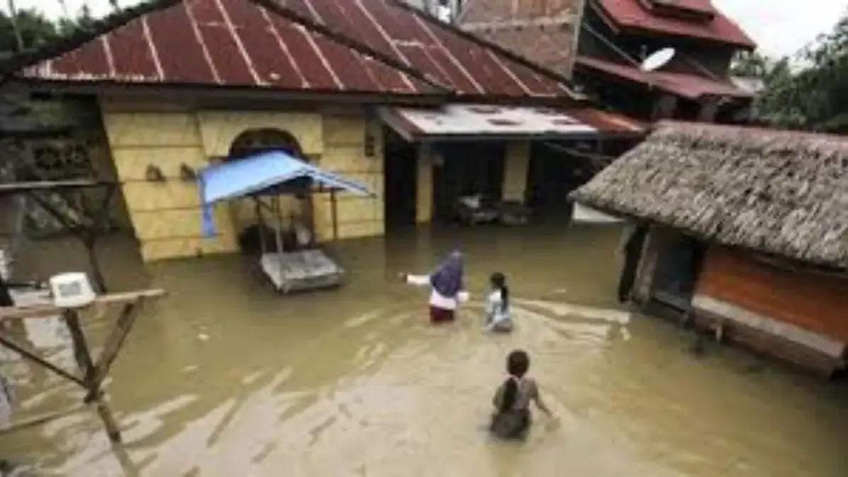 3.057 Jiwa Terdampak Banjir Melanda Kabupaten Aceh Utara banjir di kabupaten aceh utara. foto: tangkapan layar depan radarcirebon.tv
