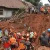 update longsor cilacap 13 orang tewas dan 10 belum ditemukan. Foto: tangkapan layar depan radarcirebon.tv