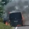 mobil pengangkut uang terbakar. Foto: tangkapan layar depan radarcirebon.tv