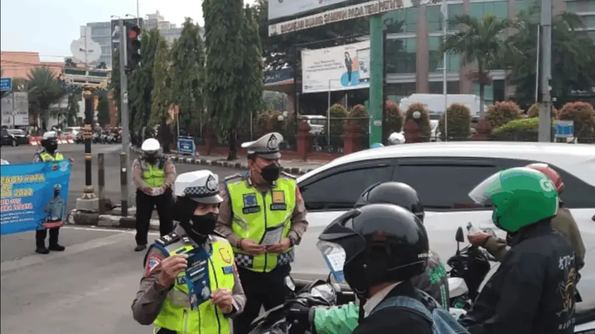 Cek Sekarang! Daftar Lengkap Denda Tilang Operasi Zebra 2025, Mulai Rp250 Ribu hingga Rp1 Juta Operasi Zebra 2025 Digelar Serentak 17–30 November: Fokus 7 Pelanggaran Utama, Bisakah Kendaraan Disita?