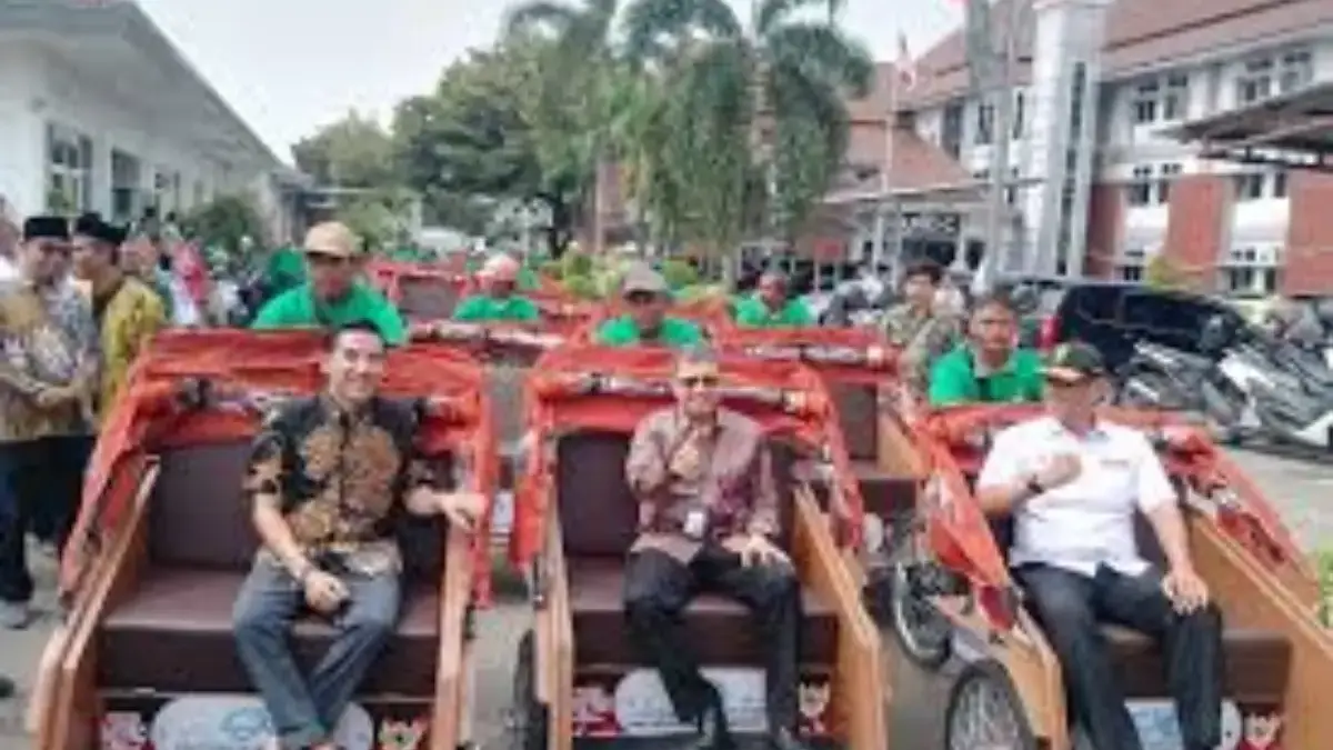 prabowo beri 100 becak listrik. Foto: tangkapan layar depan radarcirebon.tv