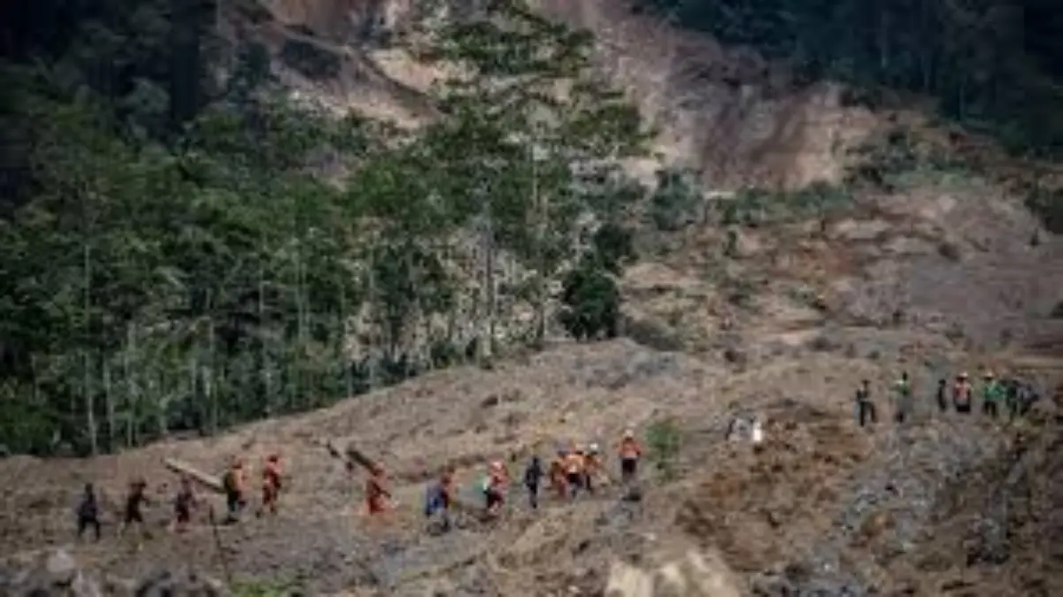 tanah longsor banjarnegara. foto: tangkapan layar depan radarcirebon.tv