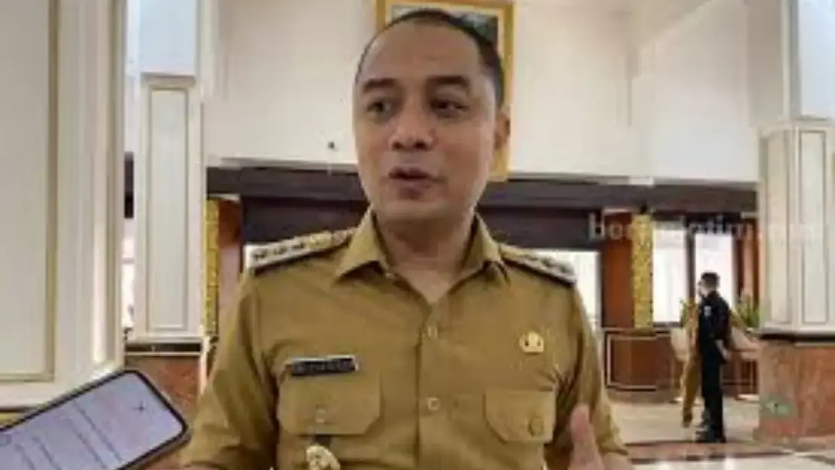 insiden live walikota surabaya. Foto: tangkapan layar depan radarcirebon.tv