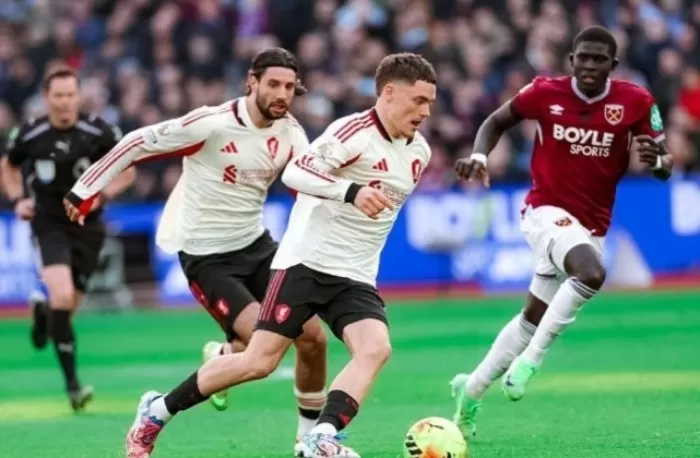 Uli Hoeness Sindir Pedas Liverpool: 'Punya Superstar, Nggak Punya Pekerja!' foto