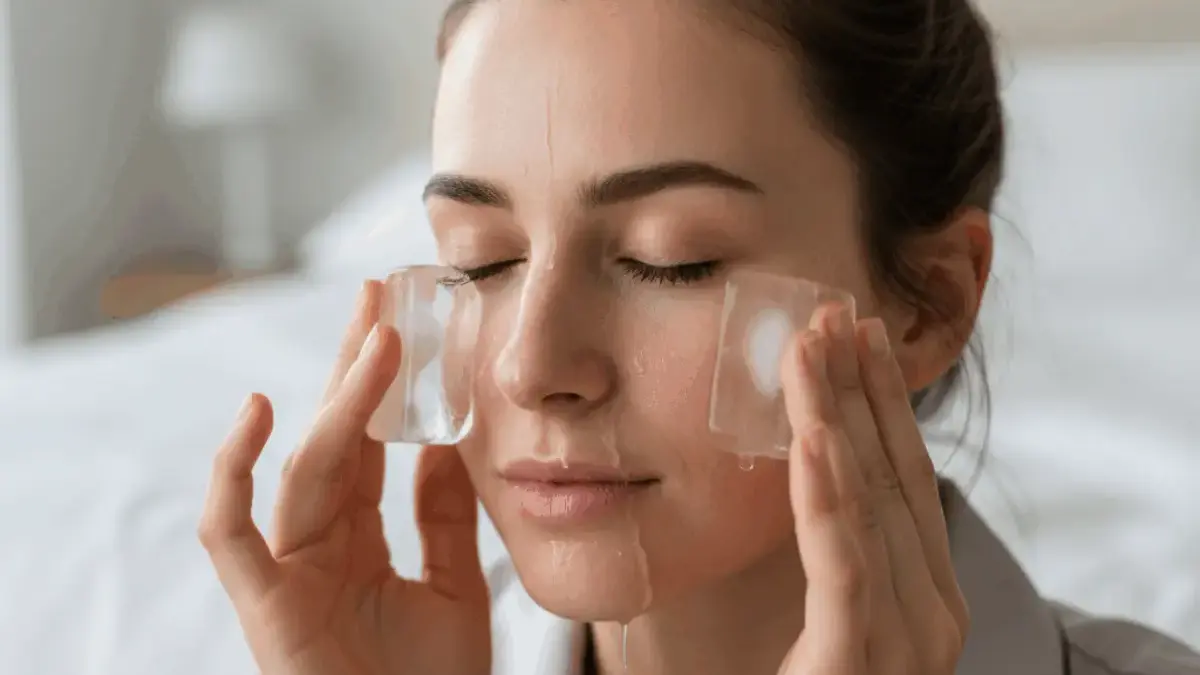 Mitos atau Fakta? Mengusap Es Batu di Wajah Bisa Kecilkan Pori-Pori, Simak Penjelasannya! Mengusap Es Batu di Wajah Bisa Kecilkan Pori-Pori