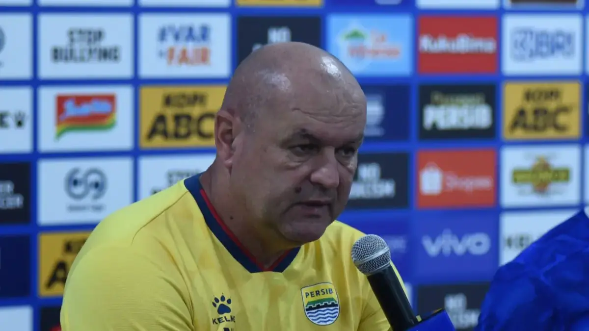Bojan Hodak Waspadai Keunggulan Fisik PSM Makassar, Persib Siapkan Strategi Khusus! Bojan Hodak Head Coach Persib Bandung