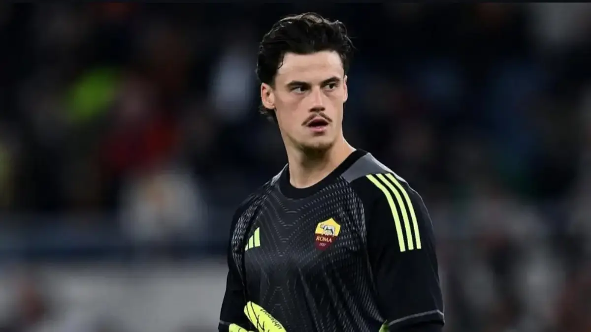Mile Svilar Bersinar di Serie A 2025: Dari Cadangan ke Kiper Terbaik Italia Sepakbola Dunia