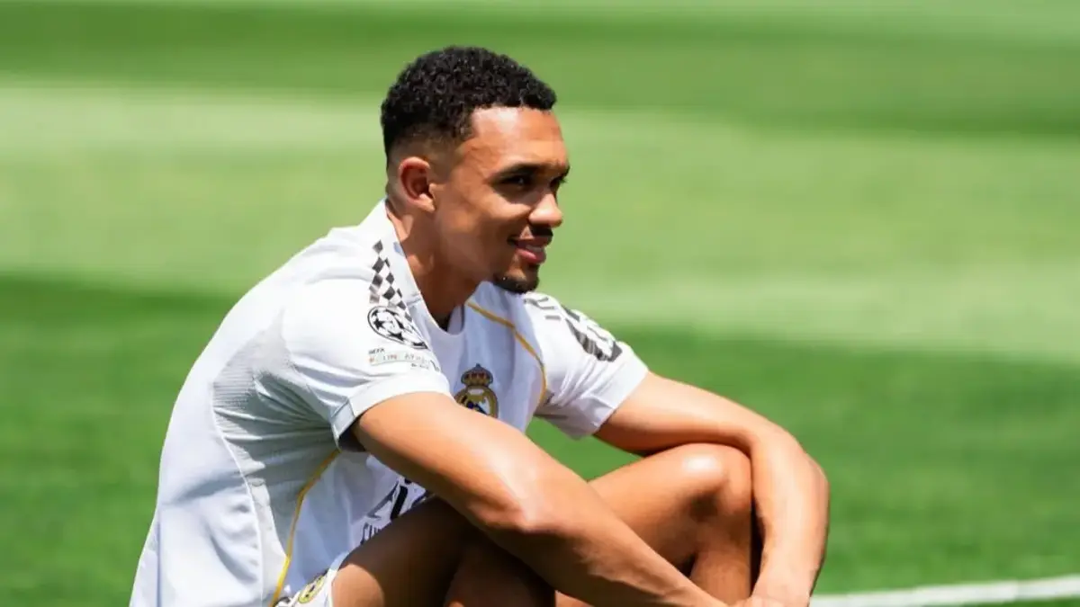 Trent Alexander-Arnold Hancur Saat Umumkan Absen Sampai 2026: Musim Kedua Beruntun Dilanda Cedera Sepakbola Dunia
