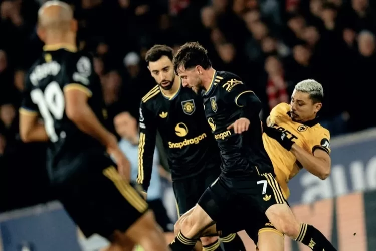Mbeumo On Fire! Gol Cepatnya Bikin MU Menggila dan Gasak Wolves foto
