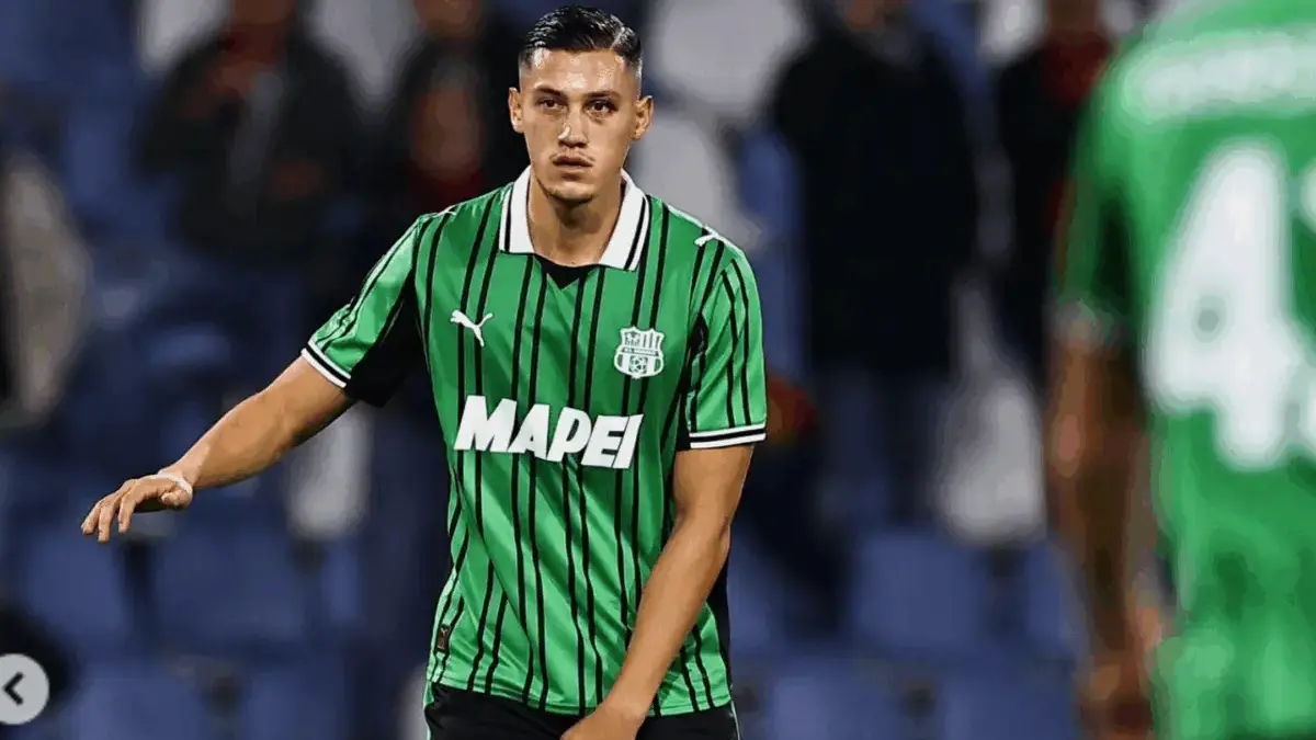 Jay Idzes Masuk Radar AC Milan, Sassuolo Siap Pasang Harga Tinggi foto