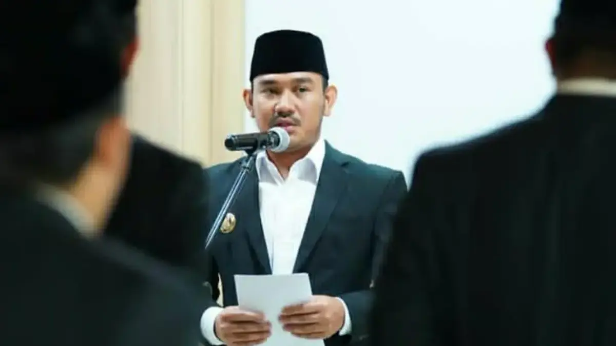 KPK Gelar OTT di Bekasi, Kantor Bupati Ade Kunang Dipasangi Segel Merah dan 10 Orang Diamankan Bupati Bekasi