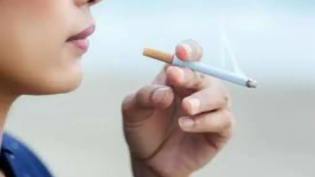 Bahaya Merokok Dapat Merusak Paru-paru Bagi Perokok Aktif Maupun Perokok Pasif bahaya meroko bagi kesehatan. foto: freepik