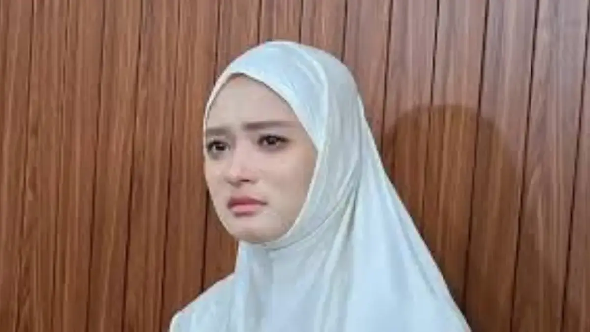 Dituduh Selingkuh! Inara Rusli Tegaskan Tak Ada Lagi Hubungan dengan Insanul Fahmi klarifikasi inara rulis. foto: tangkapan layar depan radarinramayu.id