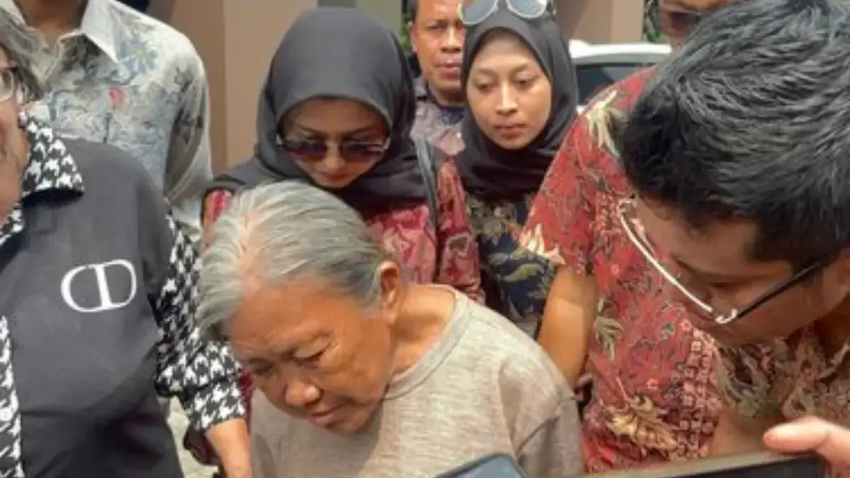 kisah rumah nenek elina yang rumah di surabaya dihancurkan