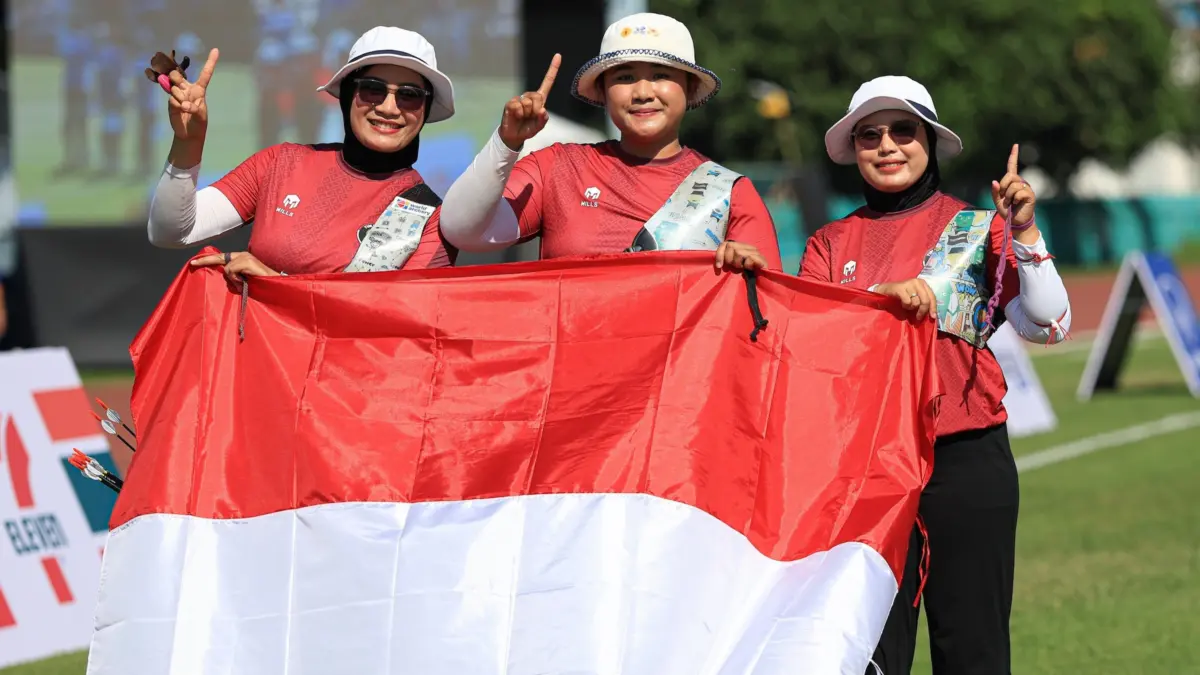 Tim panahan Indonesia meraih medali emas nomor beregu di SEA Games 2025 Thailand