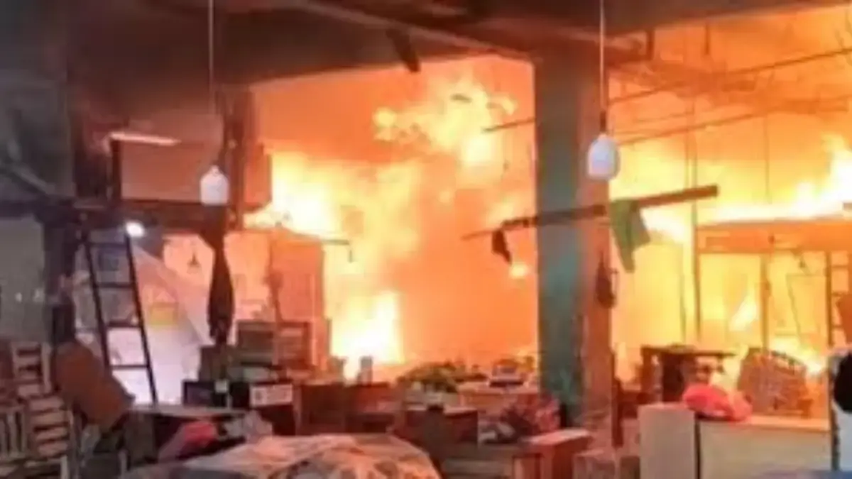 Kebakaran Hebat Pasar Induk Kramat Jati Bikin Pedagang Rugi pasar induk kramat jati kebakaran