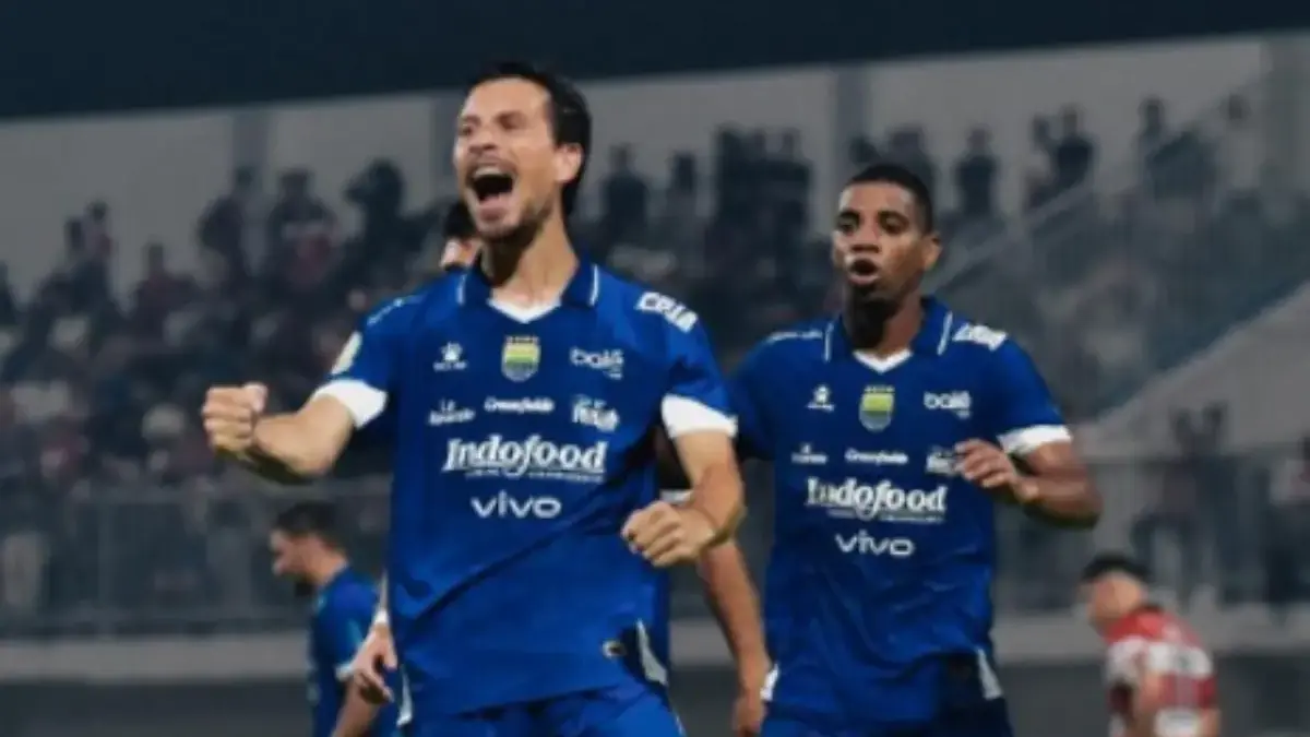 thom haye cetak gol perdana