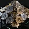 Emas atau Bitcoin