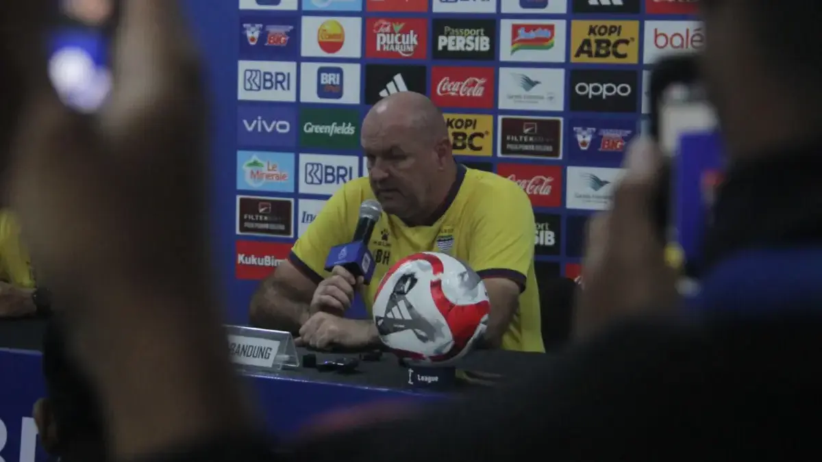Hodak Tegaskan Kontrol Emosi Kunci Kemenangan Persib: “Tetap Tenang Akan Bawa Hasil Positif” Bojan Hodak