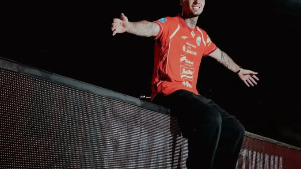 Here We Go!! Shayne Pattynama Resmi ke Persija Shayne Pattynama Resmi Gabung Persija Jakarta