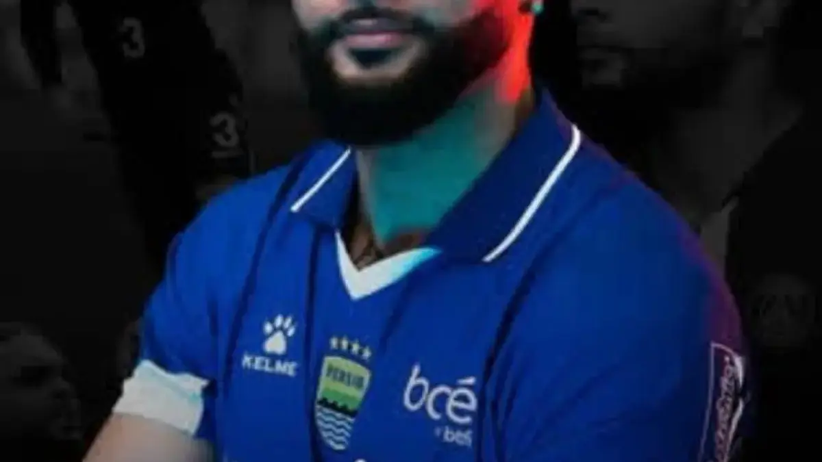 Persib Resmi Perkenalkan Eks Bek PSG Layvin Kurzawa ke Publik Media