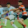 Madura United Kacau! PSIM Yogyakarta Menang 3-0 di Laga Panas yang Dihujani Kartu Merah