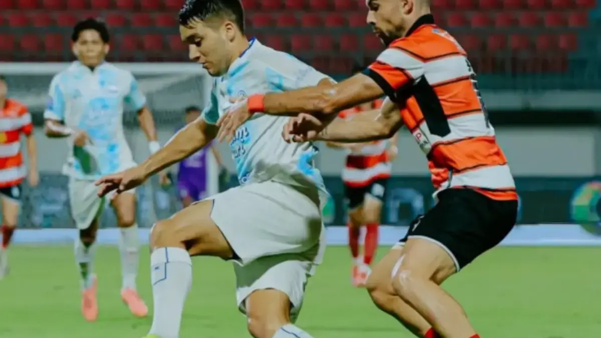 Madura United Dibantai! PSIM Yogyakarta Menang 3-0 di Laga Panas yang Dihujani Kartu Merah Madura United Kacau! PSIM Yogyakarta Menang 3-0 di Laga Panas yang Dihujani Kartu Merah