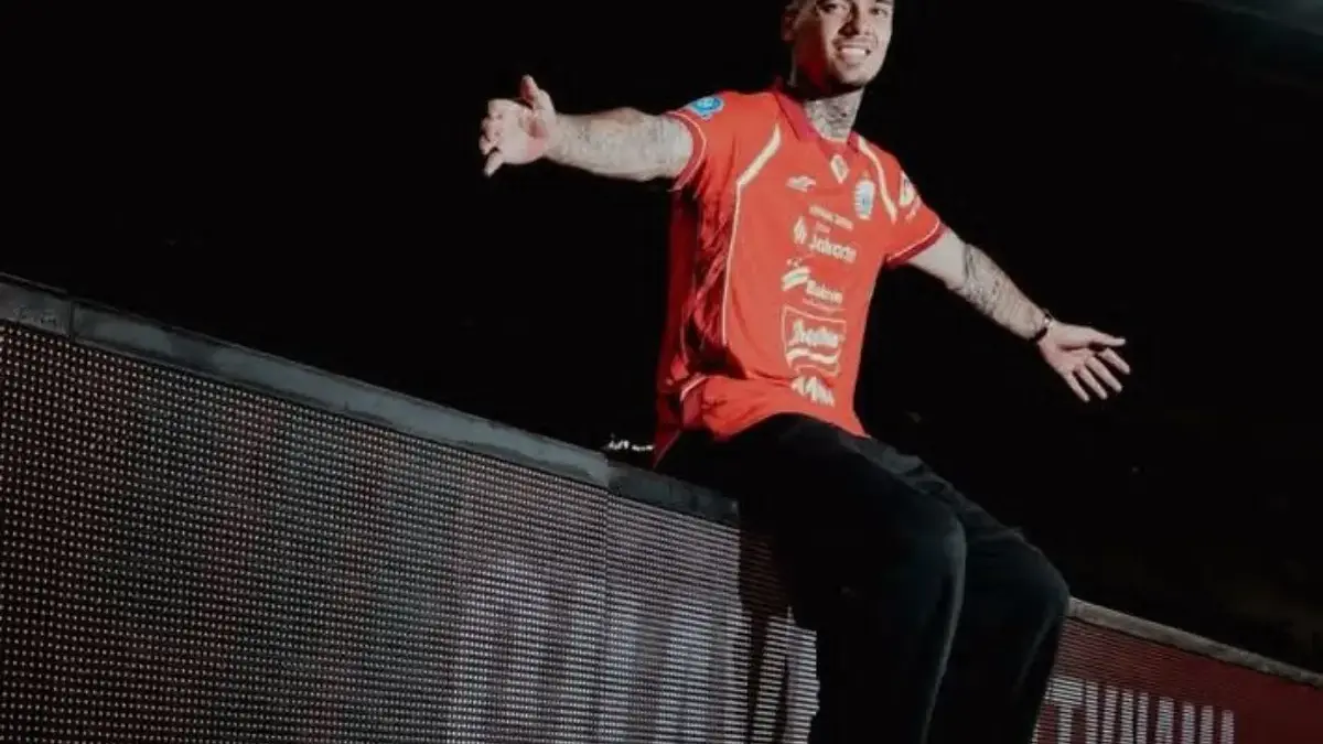 Shayne Pattynama Siap Tampil? Persija Jakarta Buka Peluang Debut Lawan Persita Tangerang Shayne Pattynama