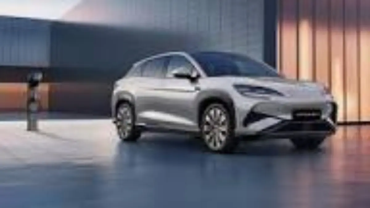 Perkembangan teknologi otomotif kini semakin pesat dengan hadirnya mobil listrik yang mulai diminati masyaraka