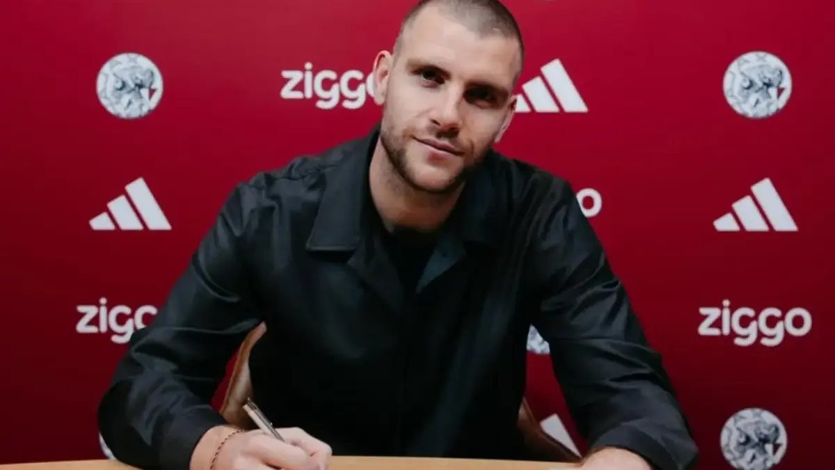 Sorotan dari Amsterdam hingga Indonesia: Nama Maarten Paes Masuk Radar Ajax, Ini Fakta, Konteks, dan Dampaknya Sepakbola Dunia