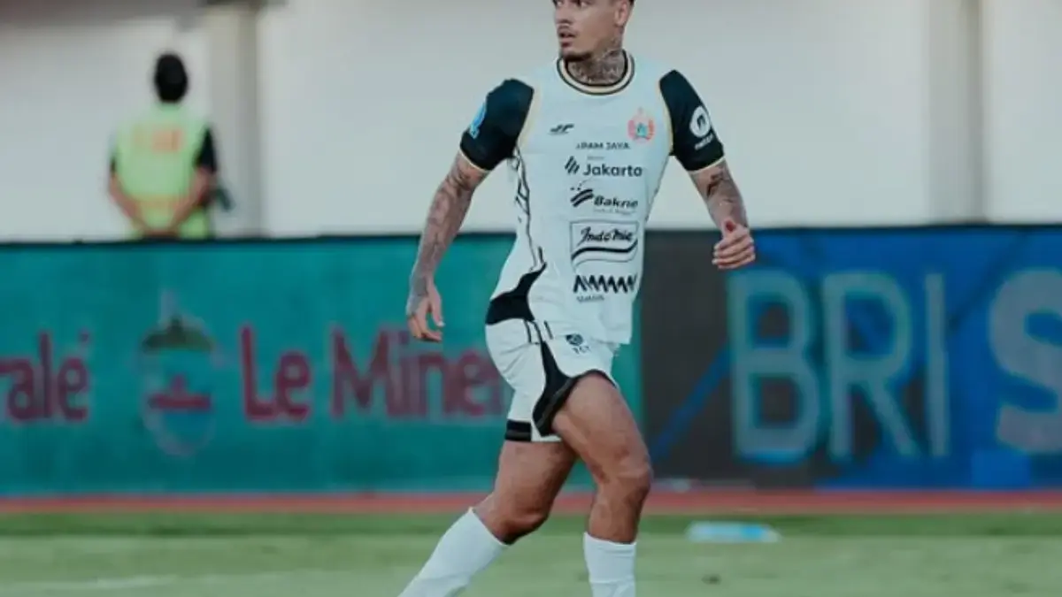 Laga Emosional di Ternate : Shayne Pattynama Pulang ke Tanah Leluhur Saat Persija Hadapi Malut United Shayne Pattynama