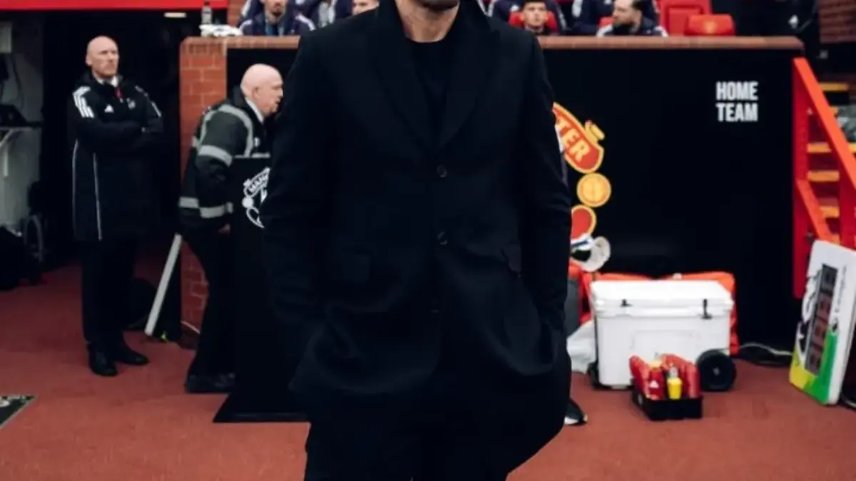 Michael Carrick Hadapi Tes Berat di MU: Fokus Liga Inggris & Perbaikan Taktik Michael Carrick