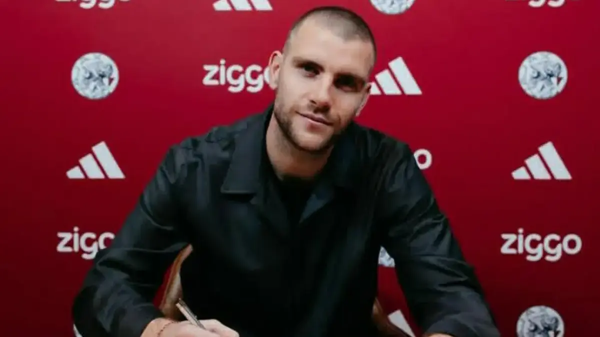 Maarten Paes Resmi Gabung Ajax Amsterdam, Siap Bersaing di Level Tertinggi Maarten Paes